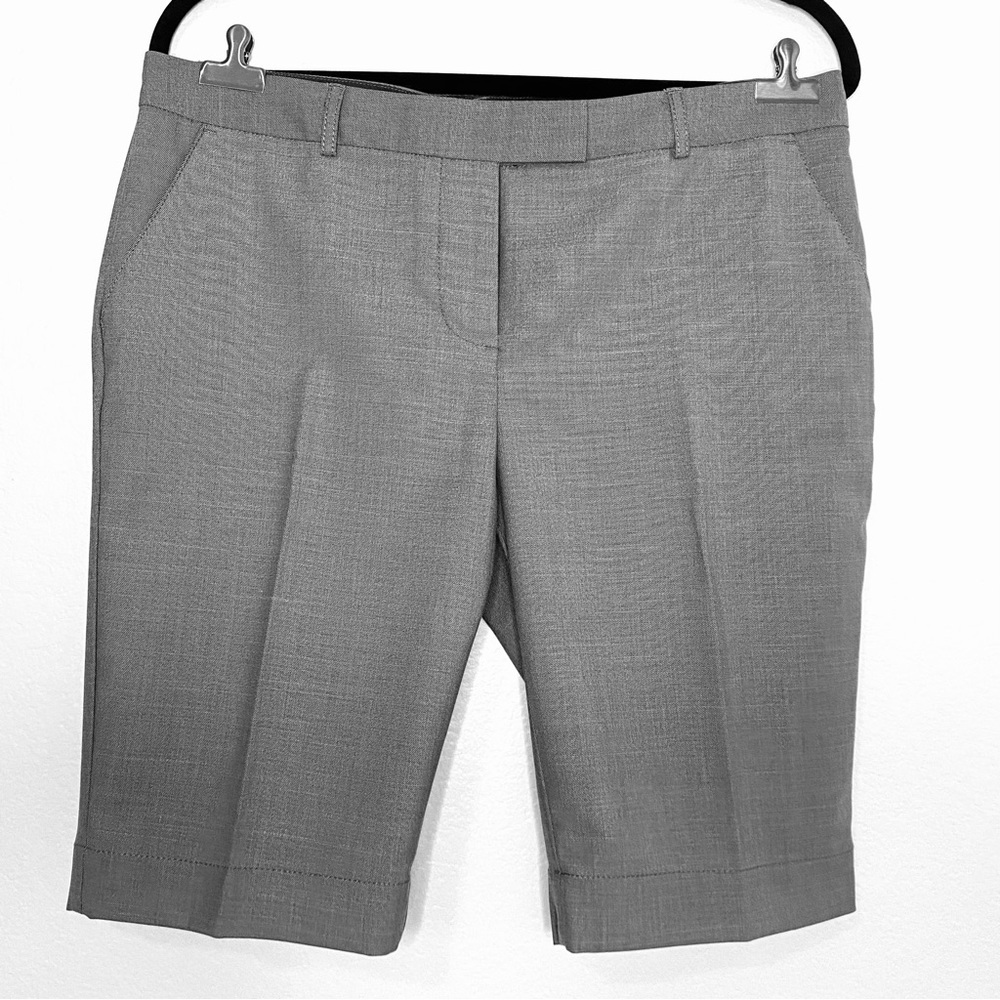 Preowned Old Navy women’s shorts size 8 mid rise